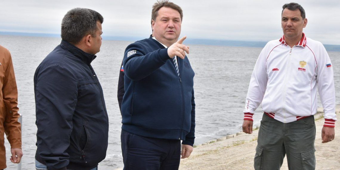 Мэр Болдакин сходил на центральный пляж Ульяновска