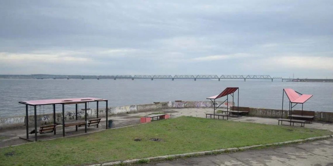 «Молодёжь мусорит»: Болдакин поручил очистить волжский берег