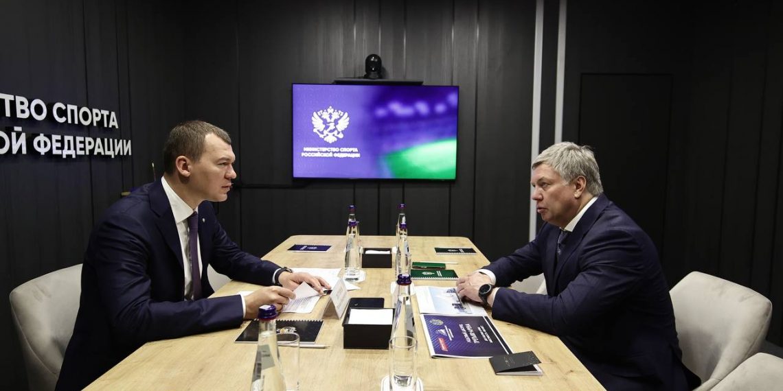 Русских попросил министра спорта РФ помочь с базой для паралимпийцев и хоккеистов