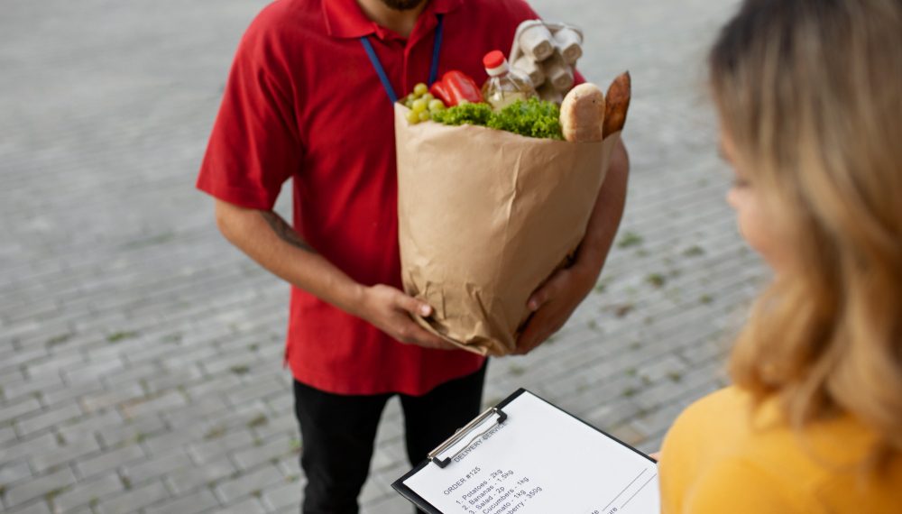 Через сервисы доставки ульяновцев и димитровградцев кормили едой неизвестного происхождения