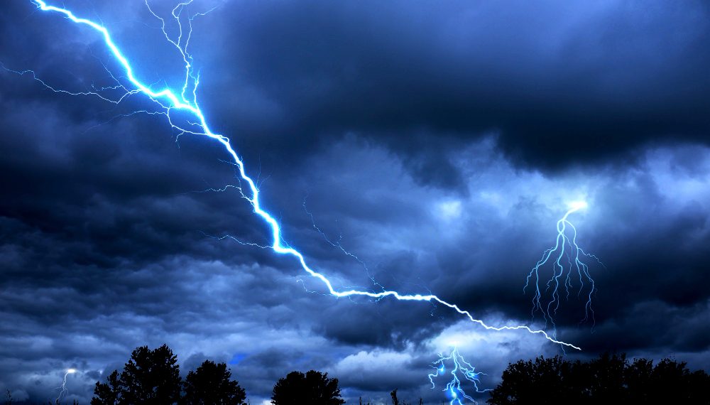 В ближайшие часы Ульяновск может накрыть грозой и шквалом