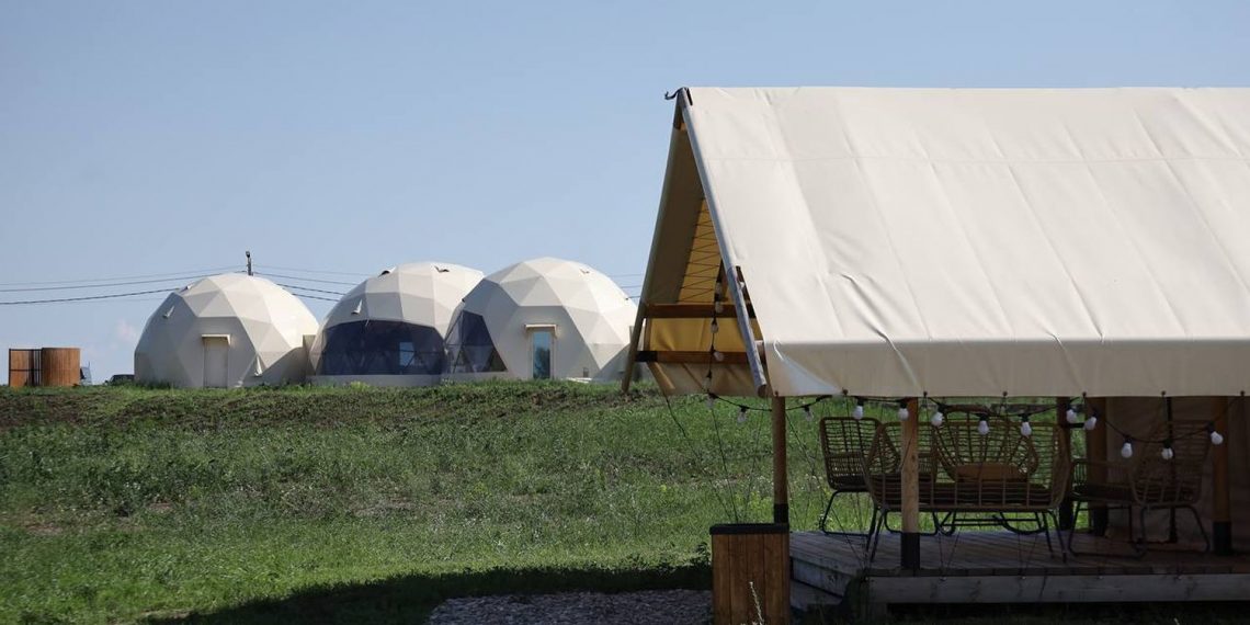 Семь глэмпингов открылись в Ульяновской области этим летом