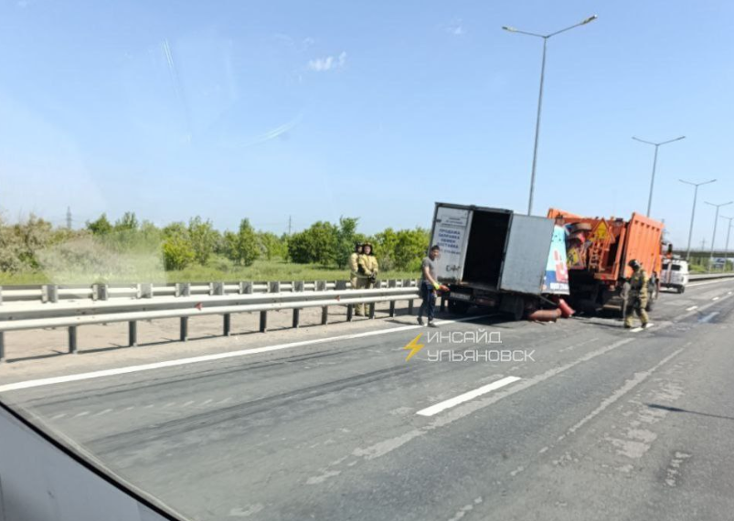 «ГАЗель» влетела в технику дорожников на Димитровградском шоссе в Ульяновске