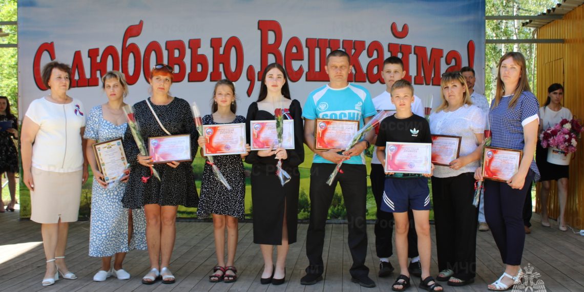 Шарловских школьников наградили за отвагу на пожаре