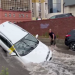 В центре Ульяновска в разбитый ливнем асфальт провалилась легковушка
