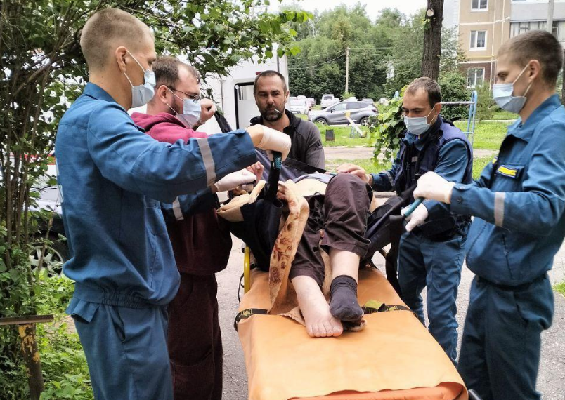 Ульяновские спасатели добрались до пациента, срезав решётки на окнах