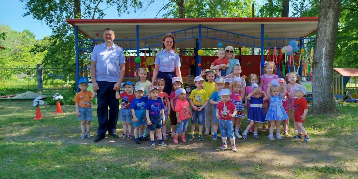 Ульяновские следователи пришли в «Дом ребёнка» с подарками