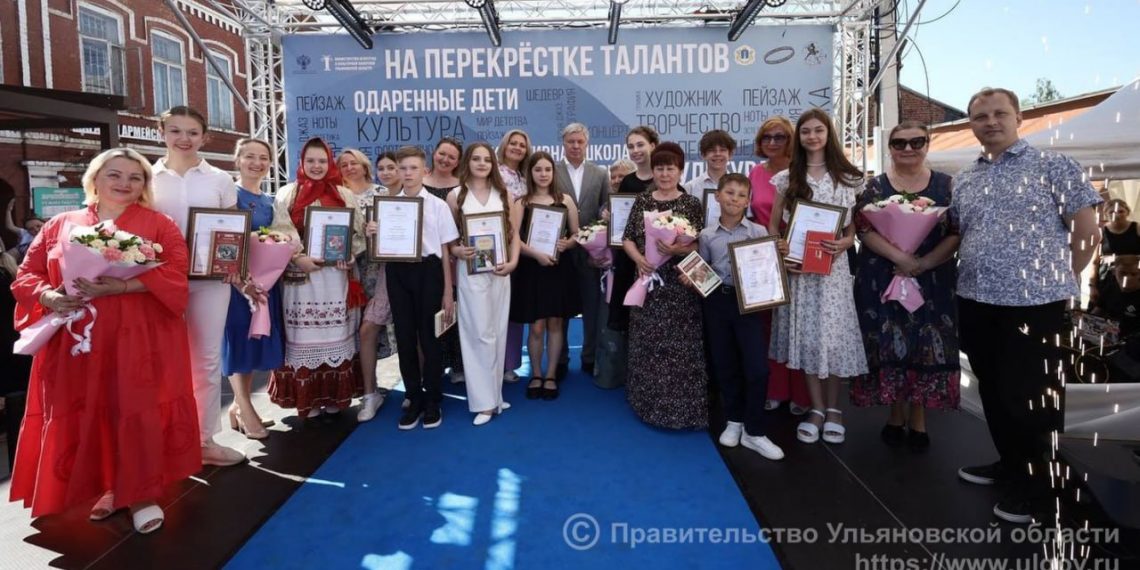 В Ульяновске наградили 10 одарённых детей стипендией «Молодые таланты»