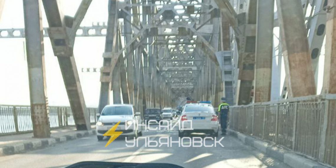 На Императорском мосту включили реверс – подвело дорожное покрытие