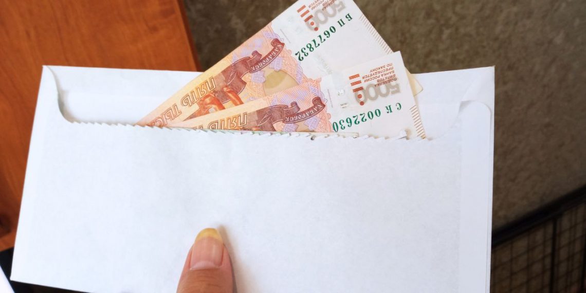 Более трети ульяновцев согласны на «чёрную» зарплату