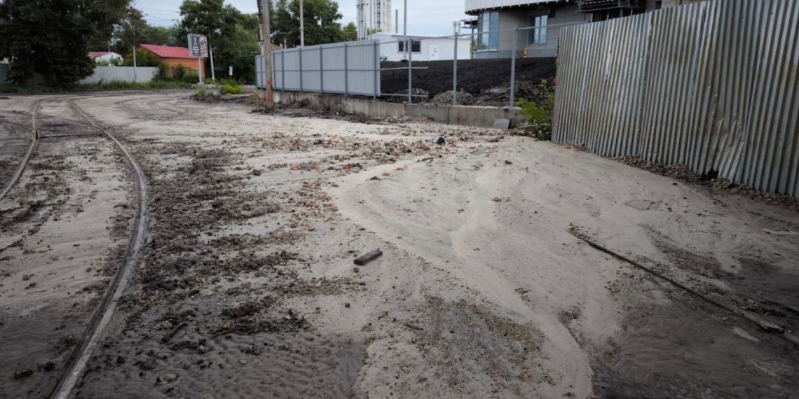 Движение трамваев через Дамбу опять закрыто из-за последствий непогоды