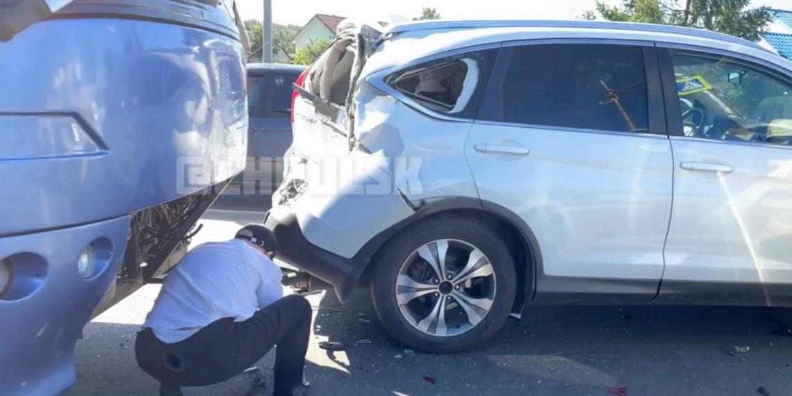 «Паровозик» с автобусом затруднил движение на Майской горе