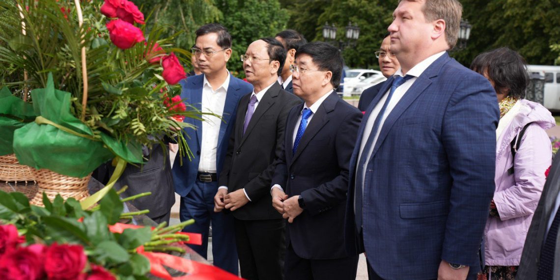 В Ульяновске приняли делегацию из Вьетнама, гостей встречал мэр Болдакин