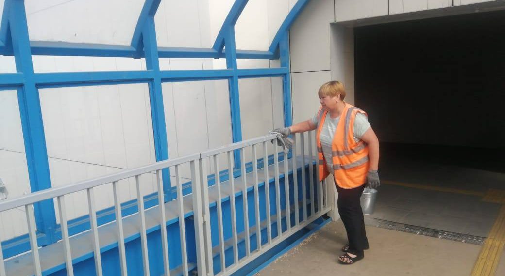 Надземный переход на Верхней террасе в Ульяновске приводят в порядок после вандалов