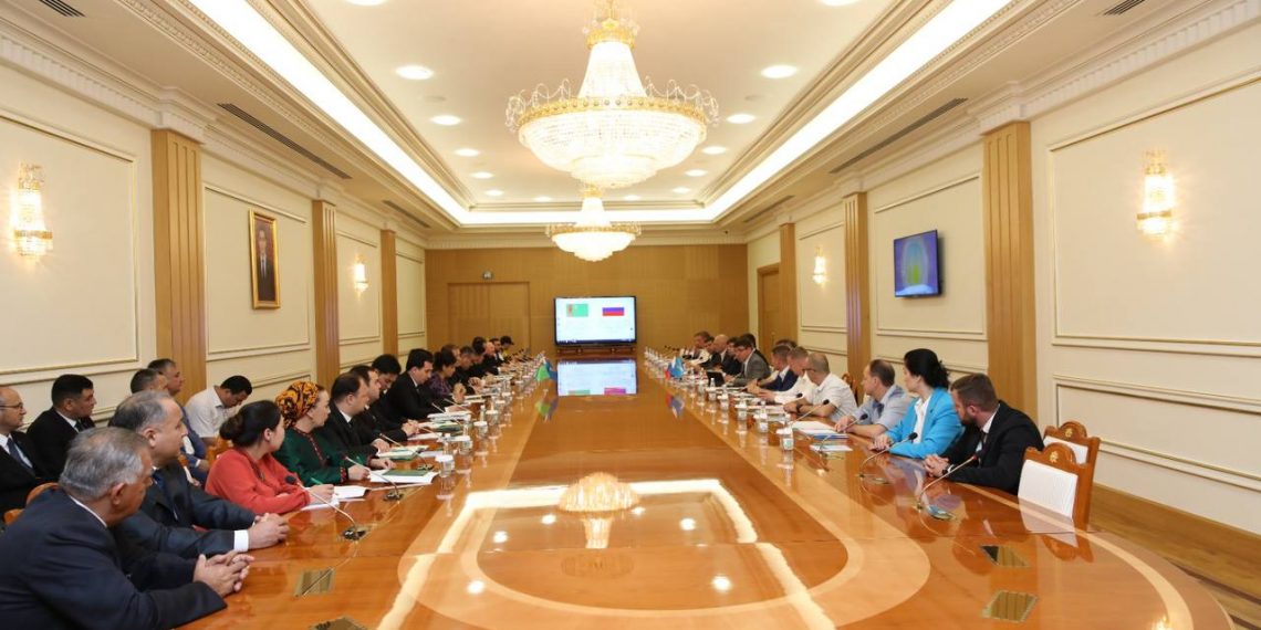 Гайнетдинов сообщил о планах создания дилерского центра ульяновских товаров в Туркменистане