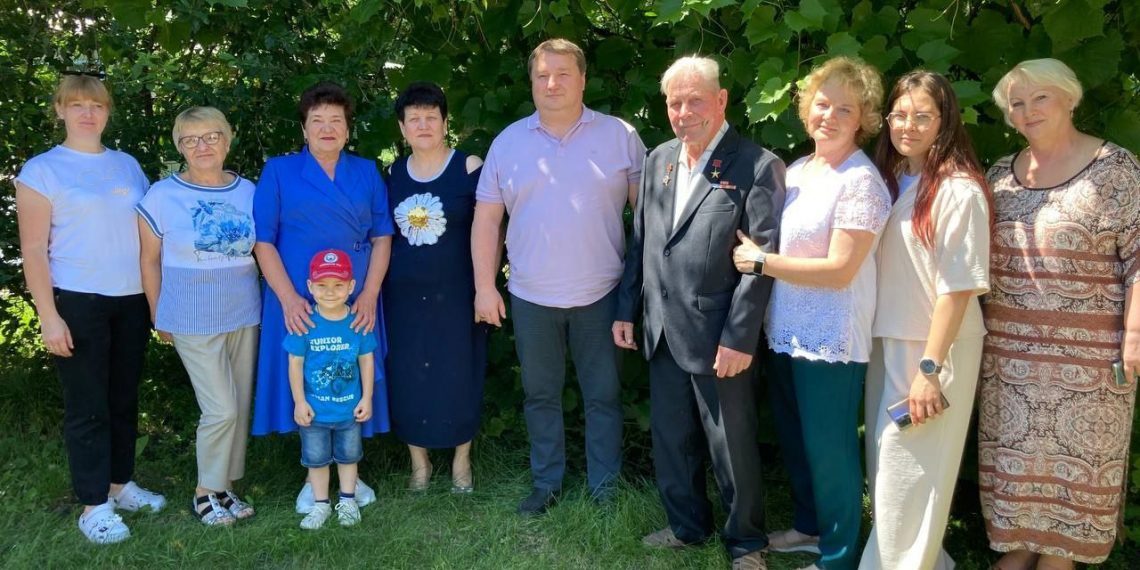 90-летнего Героя Соцтруда поздравил мэр Ульяновска