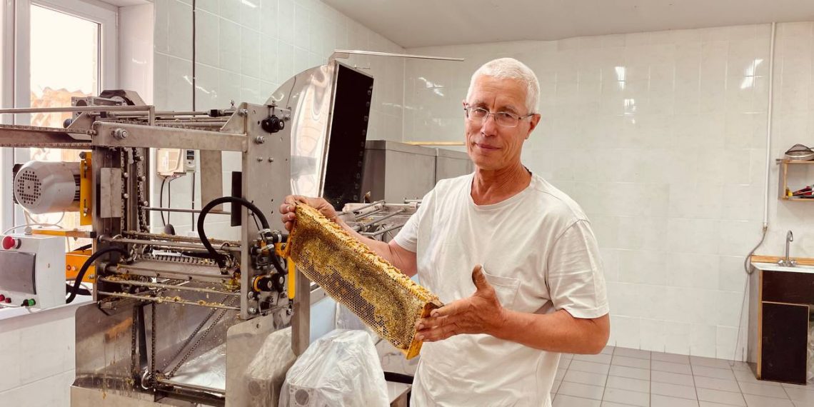 Ульяновский пчеловод Раушан Рашидов изобрёл весы для ульев