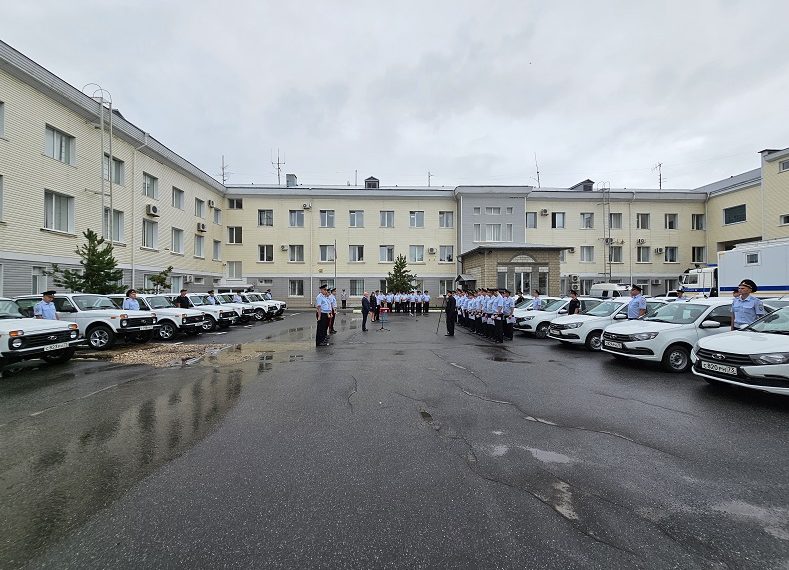 Ульяновским полицейским вручили новые автомобили