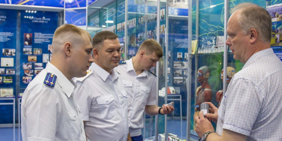 Областной прокурор Андрей Теребунов посетил НИИАР