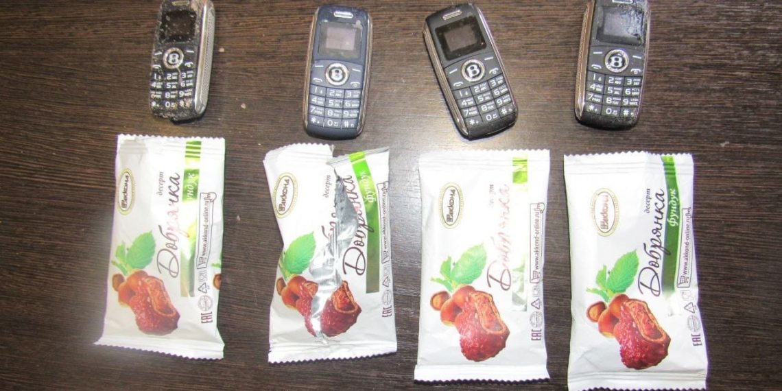 В конфетных упаковках в димитровградскую зону пытались пронести запрещёнку