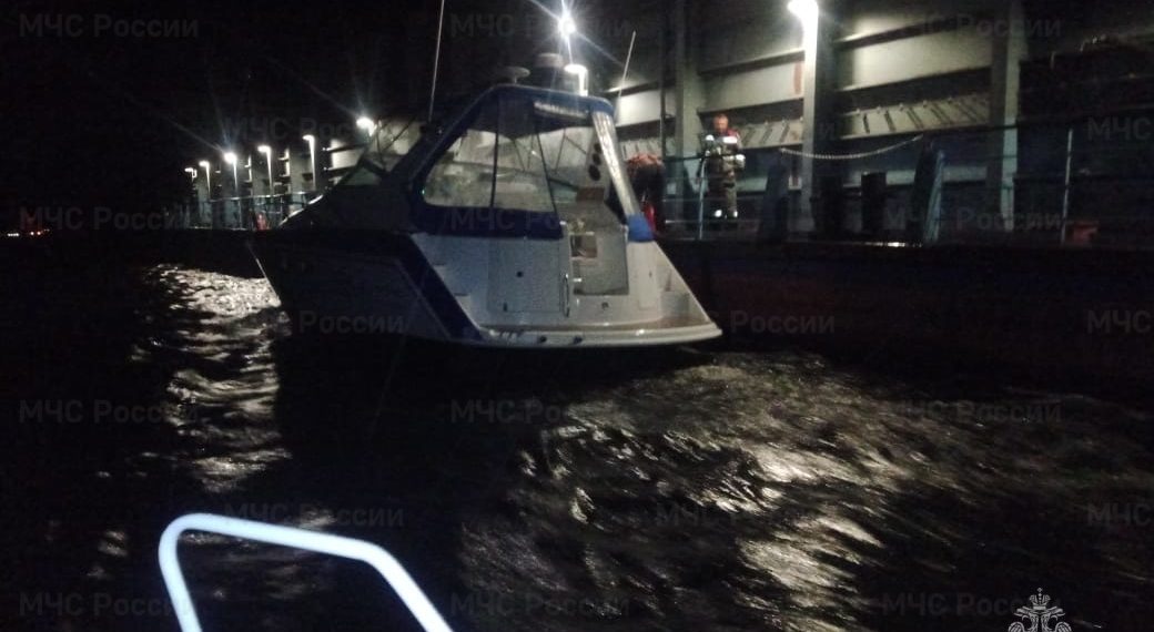 На Волге у Шиловки потерпел бедствие катер с четырьмя людьми
