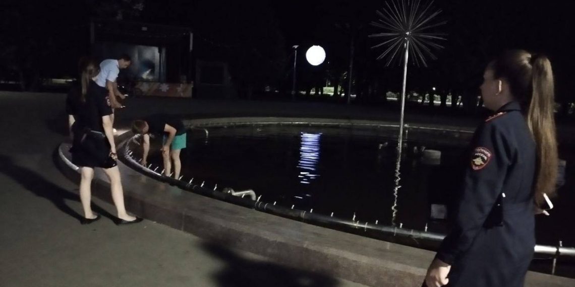 Пятиклассники сломали только что отремонтированный фонтан в ульяновском парке «Семья»