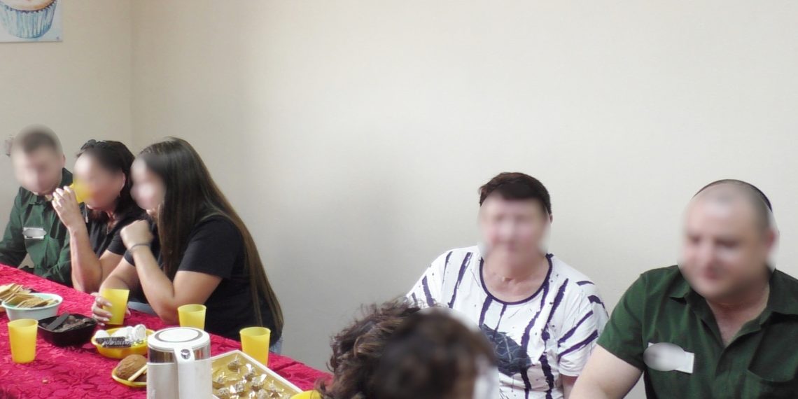 В димитровградской тюрьме приняли гостей с чаем и печеньками