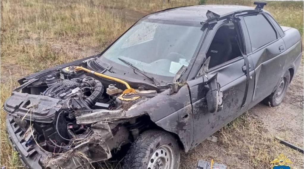 Под Ульяновском «Приора» улетела в кювет, двух человек госпитализировали