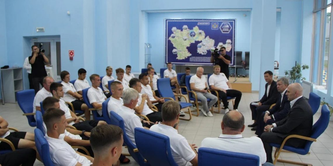 Русских встретился с футболистами и тренерами ульяновской «Волги»