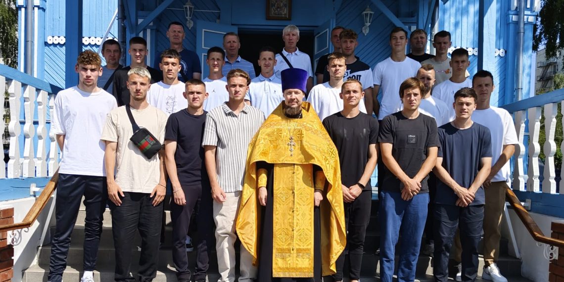 Новый состав ульяновской «Волги» благословил ключарь храма «Неопалимая Купина»