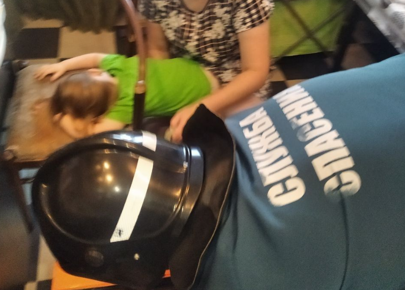 В Ульяновске маленькая девочка застряла головой в стуле