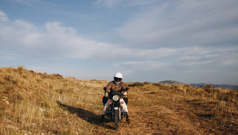 В Ульяновской области подростки гоняют по полям на мотоциклах и губят урожай