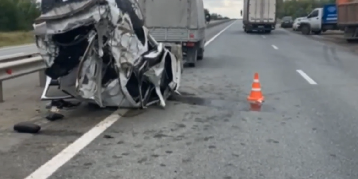 На трассе М5-Урал «Веста» улетела в кювет: водитель погиб, пассажиры в больнице