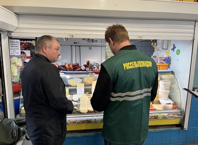 Партию санкционного сыра уничтожили на центральном рынке Ульяновска