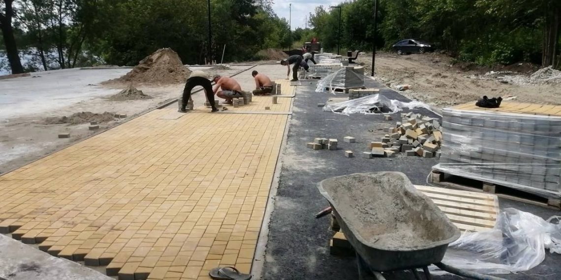 Благоустройство сквера в Мостовой Слободе вышло на финишную прямую