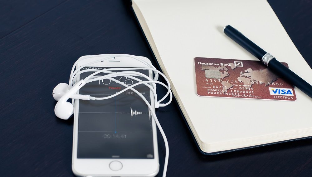 Почти 1 млн рублей подарила мошенникам жительница Ульяновской области