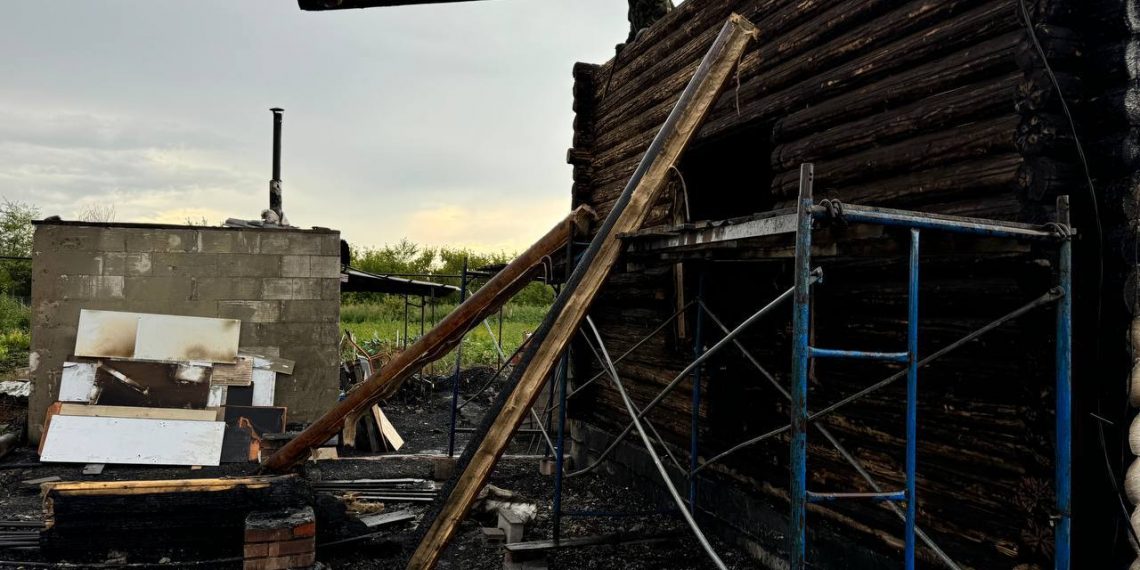 В Больших Ключищах сгорел дом участника спецоперации из батальона «Свияга»