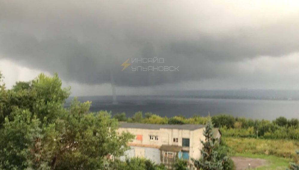 Фейком назвали ульяновцы посты в соцсетях о смерче над Волгой