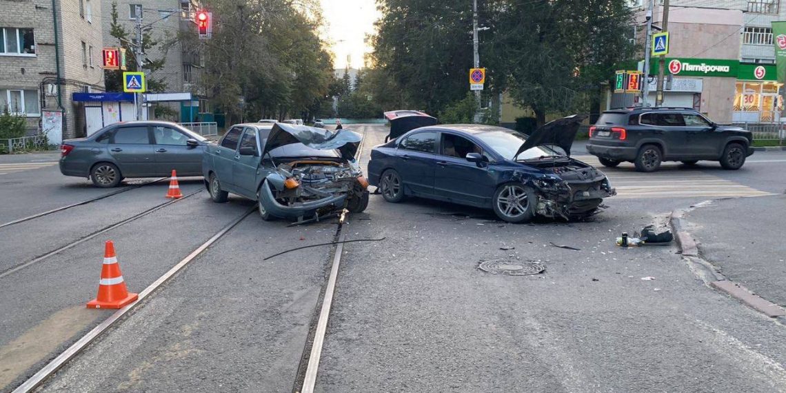 В Ульяновске ВАЗ и Honda не поделили перекрёсток Можайского-Гагарина