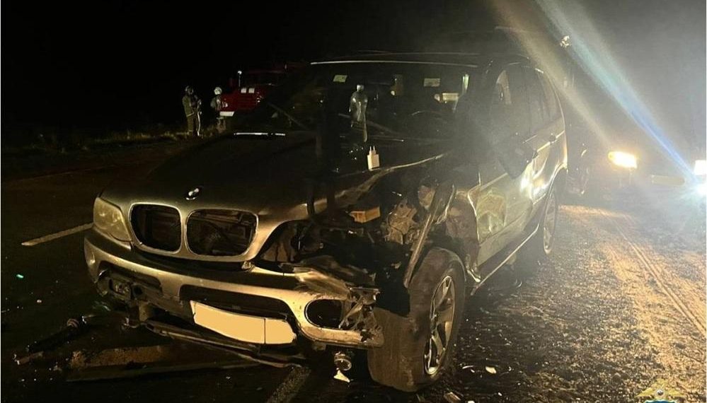 Водитель «пятнашки» попал в больницу после столкновения с BMW X5 в Ульяновском районе