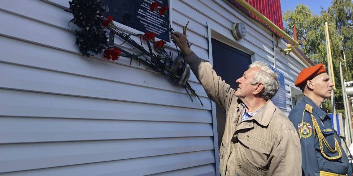 Мемориальную доску ветерана пожарной охраны Вячеслава Салкова открыли в Ульяновске