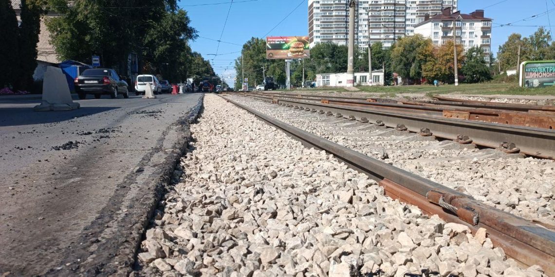 Северный Венец начали асфальтировать после замены трамвайных рельсов