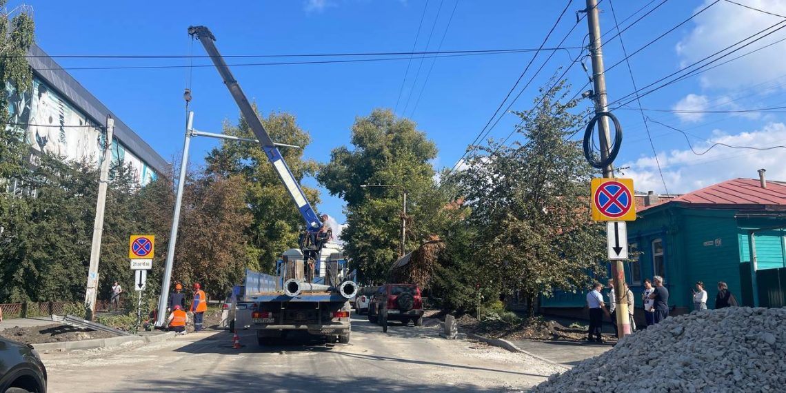 В центре Ульяновска пытаются снести молодые деревья ради парковки