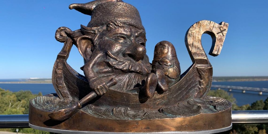 Восьмого колобка-гида установили в Ульяновске в обличье Стеньки Разина