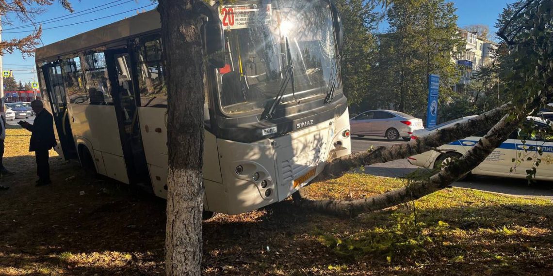 10 взрослых и трое детей попали в больницы после ДТП с пассажирским автобусом в Ульяновске
