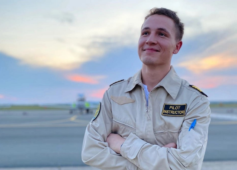 Путин наградил инструктора УИ ГА медалью Нестерова