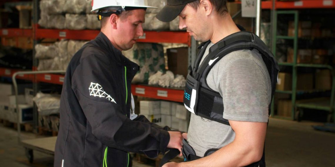 Работники УАЗа облачатся в экзоскеклеты