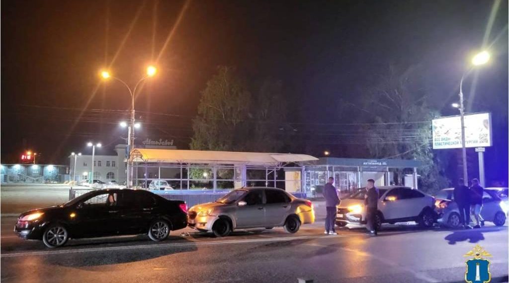 В четверном «паровозике» из машин в Засвияжье пострадала девушка-водитель