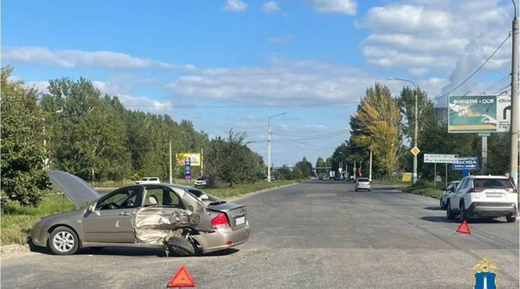 На проезде Максимова в Ульяновске столкнулись «японка» и «кореянка»