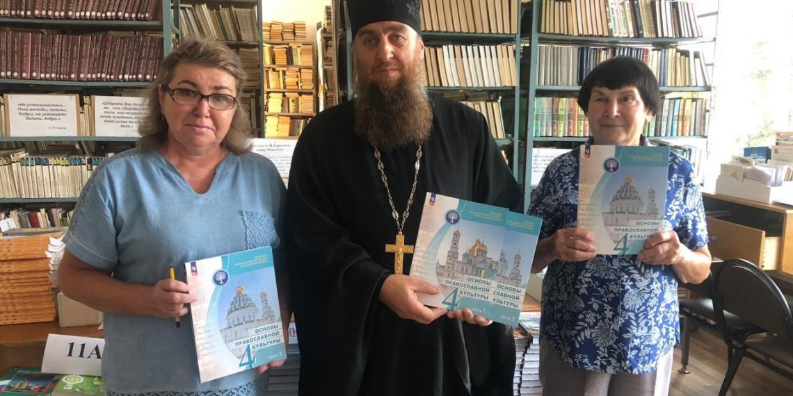 Симбирская епархия передала 3000 комплектов учебников в 70 школ Ульяновска
